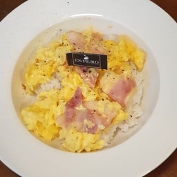 ข้าวไข่ข้นเบคอนชีสเยิ้ม