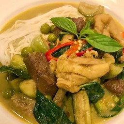 แซ่บเสด็จ ขนมจีนแกงเขียวหวาน สาขา อาร์ซีเอ