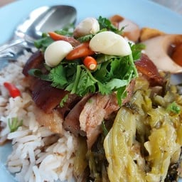 ก๋วยเตี๋ยวอาม่า เจ้าเก่าปากซอยเพชรบุรี42 ลาดกระบัง