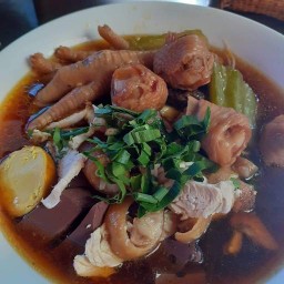 ก๋วยเตี๋ยวไก่มะระนายดาววัดดง (เจ้าดังฝั่งธน) สาขาต้นตำหรับ