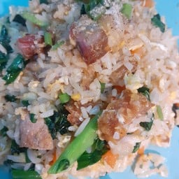 ข้าวผัดหมูกรอบ