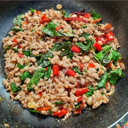 กระเพราหมูสับ (กับข้าว)