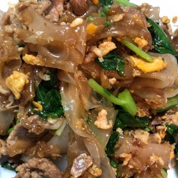 ผัดซีอิ๊วเส้นใหญ่หมู