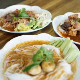 ร้านนานาขนมจีน
