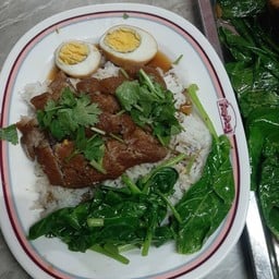 ร้านขาหมู  แม่จำปา