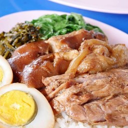 ข้าวขาหมูใส่ไข่