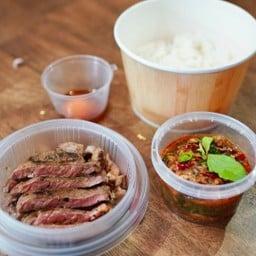 LUXX MEAT รักเนื้อ ข้าวหน้าเนื้อ เนื้อย่าง กะเพรา กระเทียม