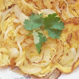 ข้าวไข่เจียวหอมใหญ่ไก่สับ 2 ฟอง