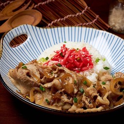 ข้าวหน้าหมูสไตล์ญี่ปุ่น