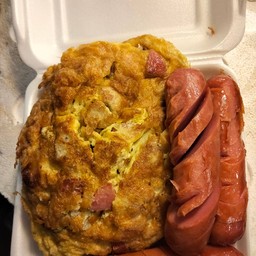 ข้าวไข่เจียวจัมโบ้ใส่ใส้กรอกไข่2ฟอง+ใส้กรอกรมควันอีก 2ชิ้น