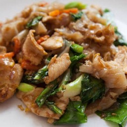 ผัดซีอิ้วเส้นใหญ่