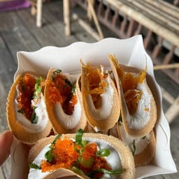 ขนมเบื้องสองยาย ตลาดเก่าหัวตะเข้