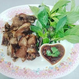 หอมแกล้มคางหมูย่าง