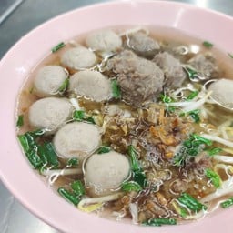 ก๋วยเตี๋ยวลูกชิ้นเอ็นเนื้อ