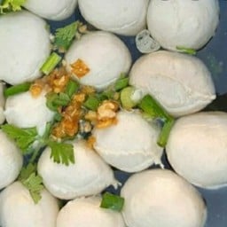 ลูกชิ้นหมูลอยน้ำ