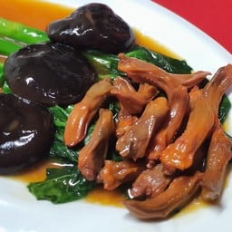 ลิ้นเป็ดเจี๋ยนคะน้าฮ่องกง