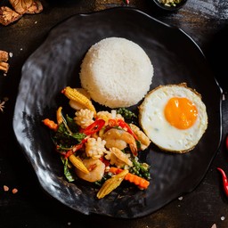 ข้าวกระเพราทะเล+ไข่ดาว