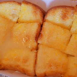 ขนมปังเนยน้ำตาล