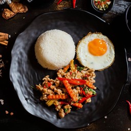 ข้าวกระเพราหมู+ไข่ดาว