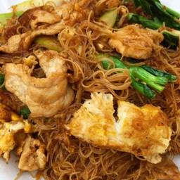 ผัดซีอิ๊วหมู เส้นหมี่