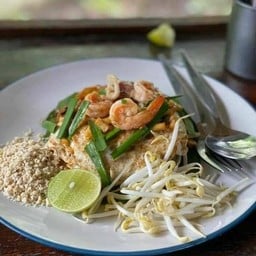 ก๋วยเตี๋ยวห้อยขาริมวัง วัดหงษ์ทอง