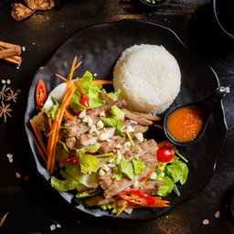 ข้าวยำหมูย่าง