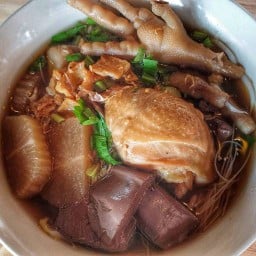 บ้านส้ม ก๋วยเตี๋ยวไก่ตุ๋น