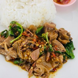 กะเพราหมูตุ๋น