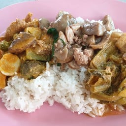 อาหารไทยรสดี ป้าตุ๋ย ตลาดธานินทร์  ช้างคลาน