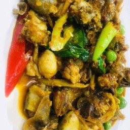 ผัดเผ็ดกบ