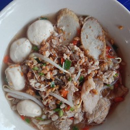 เส้นหมี่ หมูต้มยำ