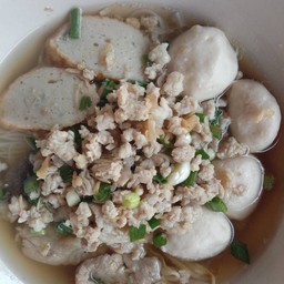 เส้นหมี่หมู น้ำใส