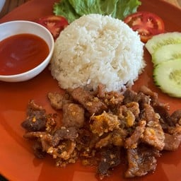 ข้าวหมูทอดกระเทียม