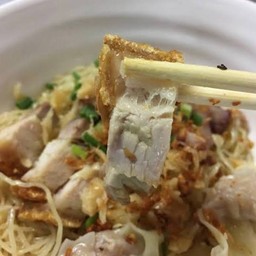 3 ก้อน เกี๊ยว+หมูกรอบ