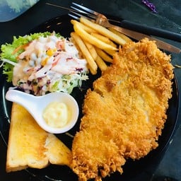 สเต็กปลากรอบ (ปลาดอลลี่)