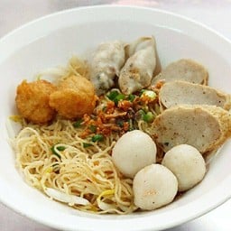 นิเธอ ก๋วยเตี๋ยวลูกชิ้นปลา เย็นตาโฟ ต้มยำ ซ.เพชรเกษม79