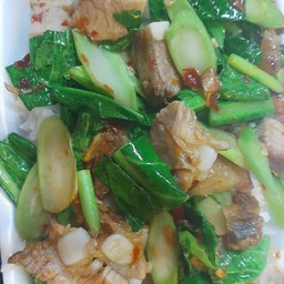 คะน้าหมูกรอบราดข้าว