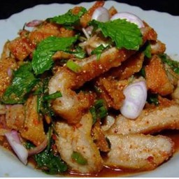 น้ำตกคอหมูย่าง