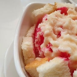 ขนมปังน้ำแดง นมข้นหวาน