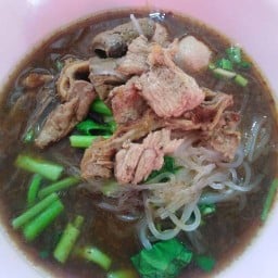 ร้านก๋วยเตี๋ยวเรือตาหนวด พระนั่งเกล้า