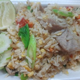ข้าวผัดไข่ใส่หมู