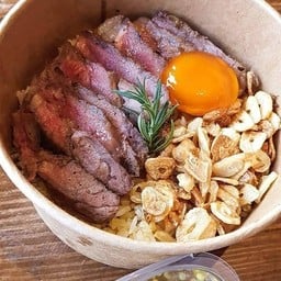 ข้าวหน้าเนื้อโคขุน +ไข่ดองน้ำปลา