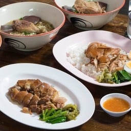 ก๋วยเตี๋ยวเป็ดตุ๋น นายปิว หัวหิน (เจ้าเก่า)