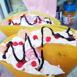 เครปวิปครีม  เยลลี่แดง  เยลลี่โรล