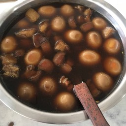 ไข่พะโล้ใส่หมูสามชั้น