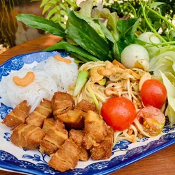 ส้มตำหมูกรอบเจ