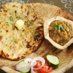 aloo kulcha with chole 1