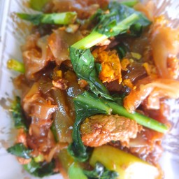 ผัดซีอื้วเส้นใหญ่