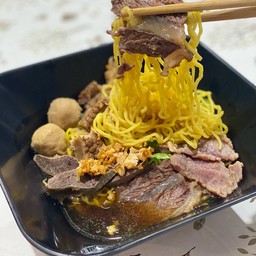 ก๋วยเตี๋ยวเอเลี่ยนหมูตุ๋นเนื้อตุ๋น