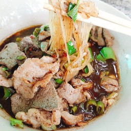 ก๋วยเตี๋ยวเรืออยุธยา 15 บาท - ข้างกรมที่ดิน